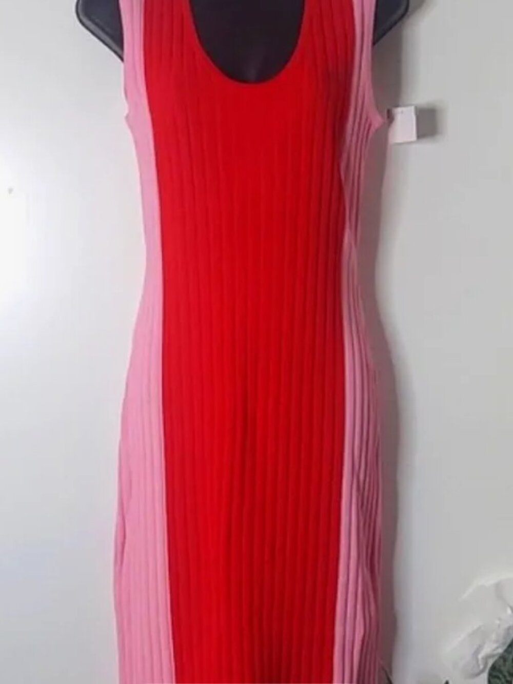 SUMMER & SAGE Bold Pink and Red Sleeveless Ribbed Two-Tone Fitted Dress